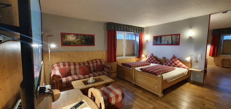 6-bed apartment image 2