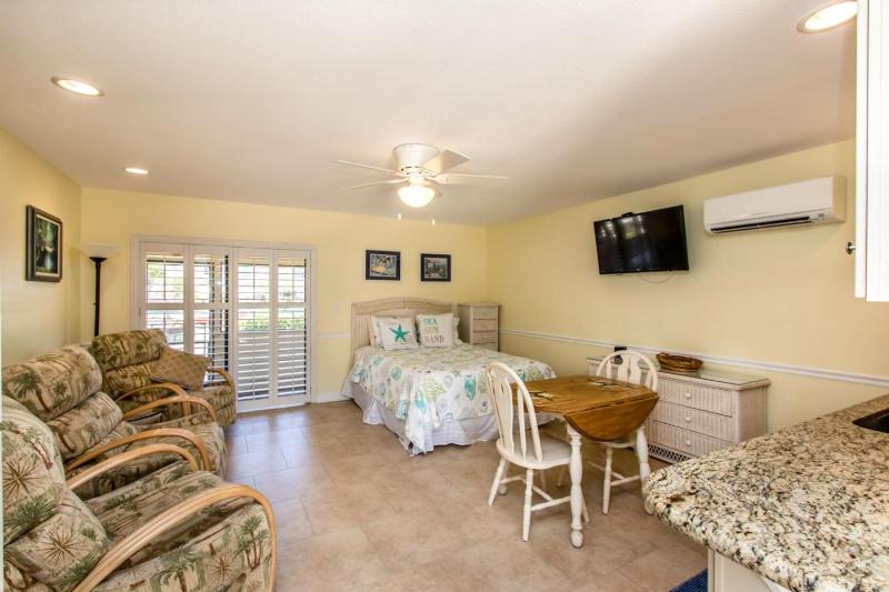 One-Bedroom Condo image 3
