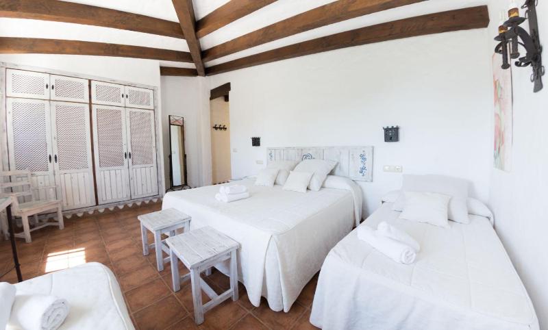 Quadruple Room image 3