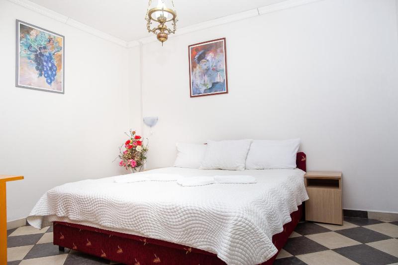 Two-Bedroom Apartment (6 Adults) image 2