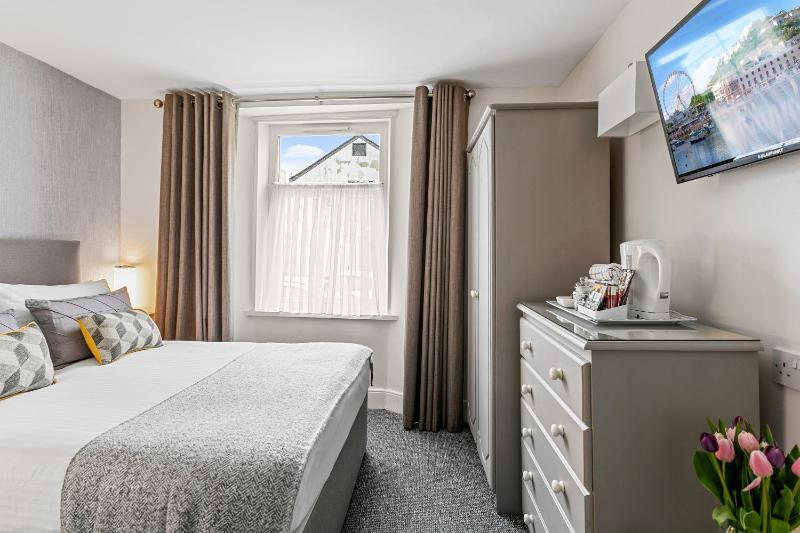Small Double Room image 1