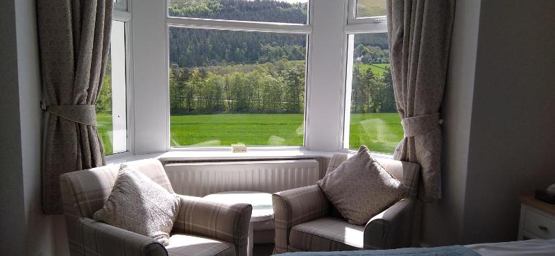 Superior Super King or Twin Room with Countryside and Mountain Views image 4