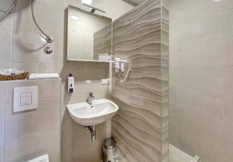 Triple Room with Terrace image 1