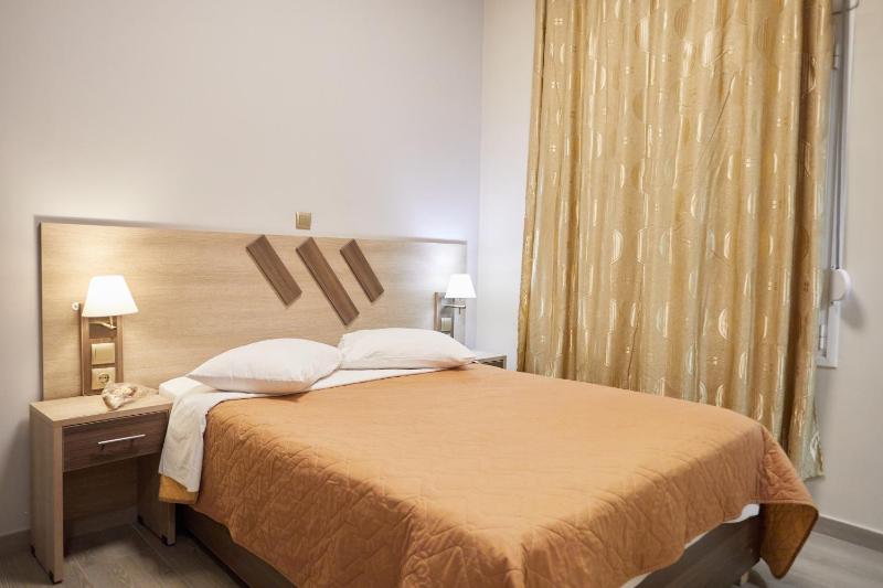 Double or Twin Room Without View image 4