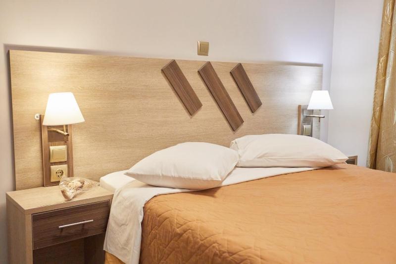 Double or Twin Room Without View image 3