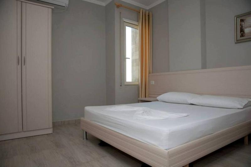 Triple Room with Balcony image 1