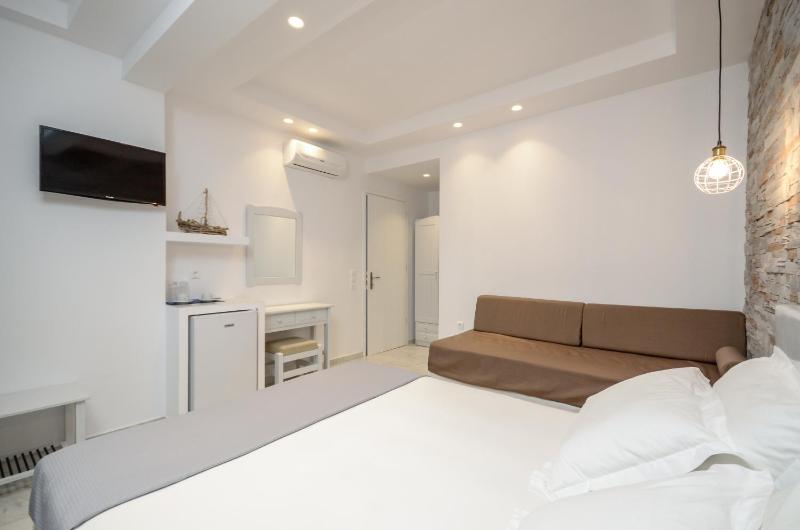 Double Room image 4