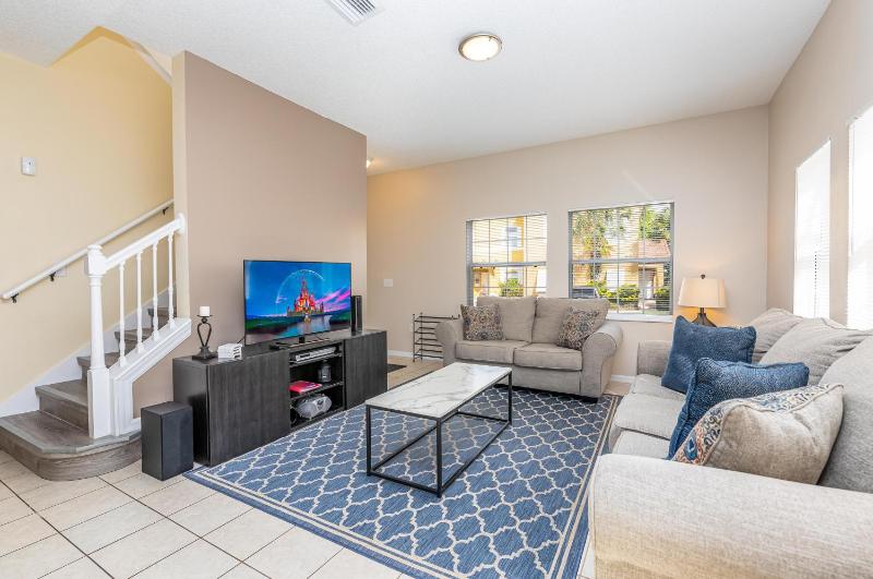 Three-Bedroom Townhouse image 3