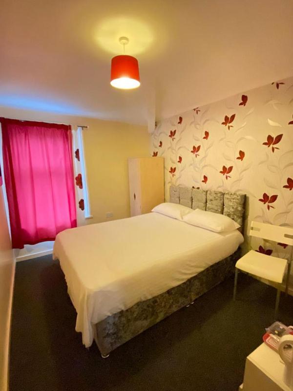 Double Room image 3