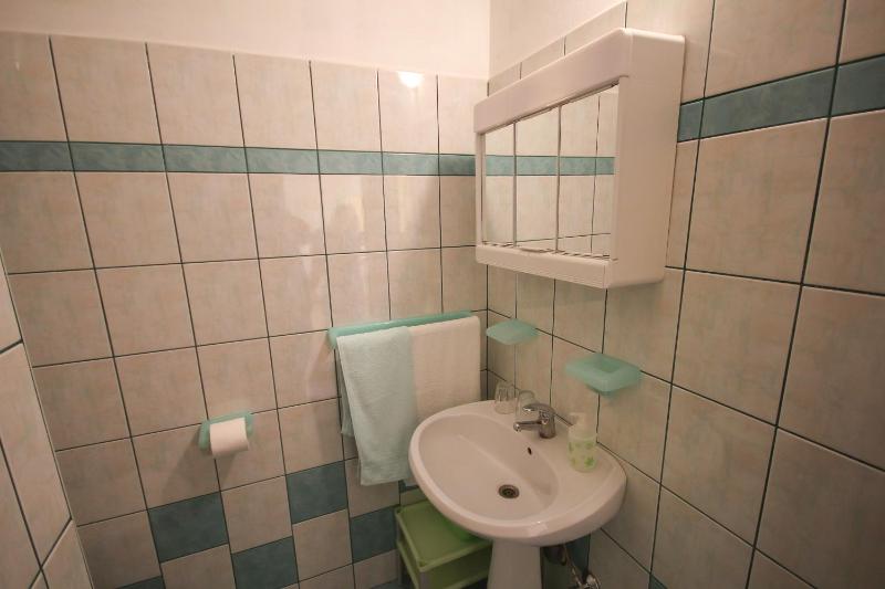 Twin Room with Balcony image 2
