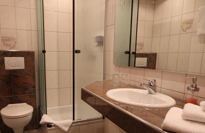 Classic Triple Room image 2