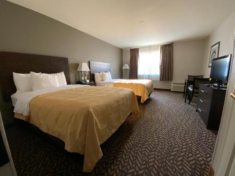Double Room with Two Double Beds - Accessible/Non-Smoking image 2