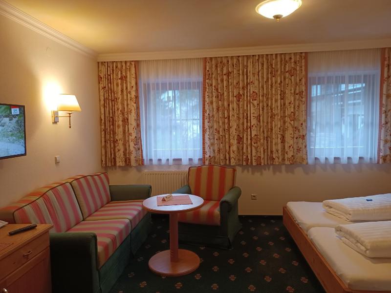 Family Junior Suite (2 Adults + 2 Children) image 1