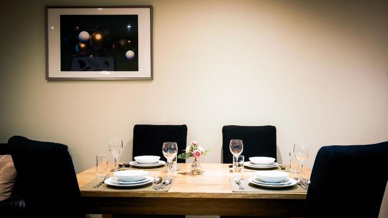 Superb City Center 1 or 2 BR Apts King Bed - image 49