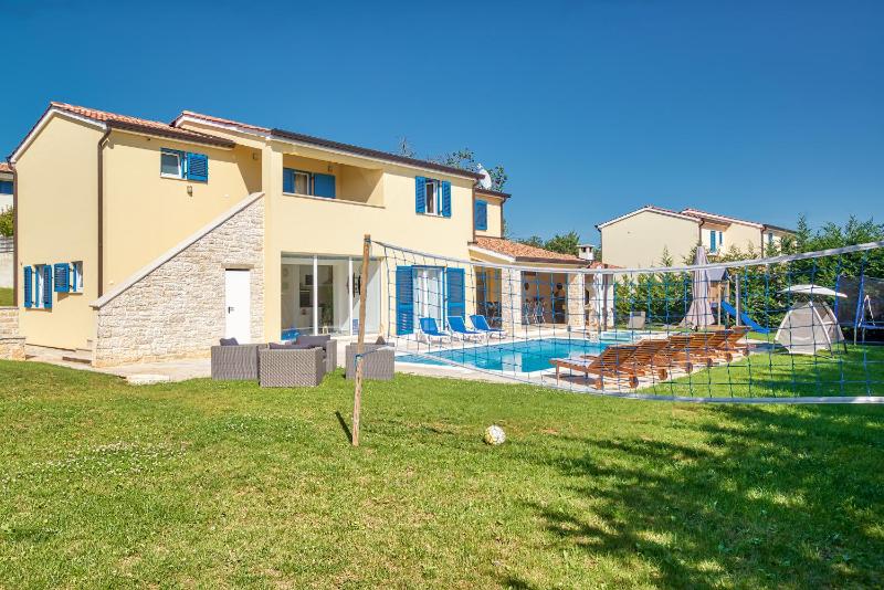 Villa image 3