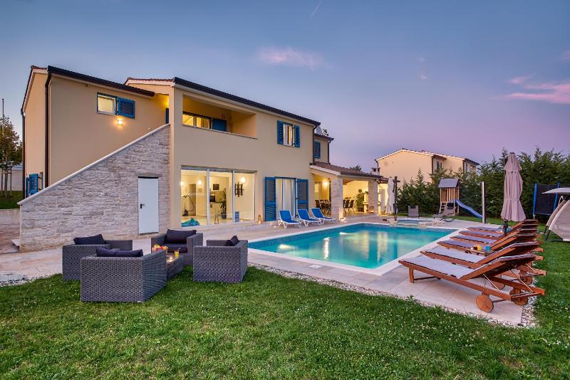 Villa image 2
