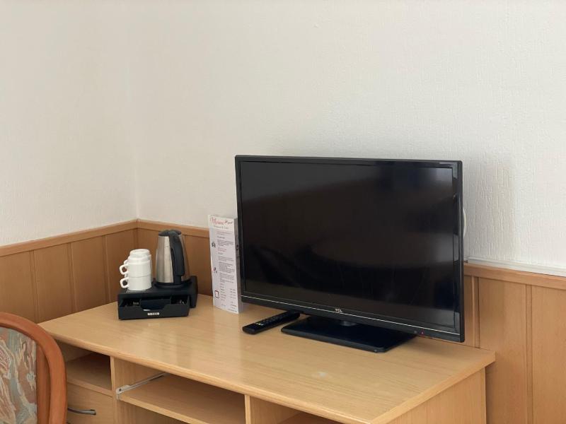 Family Room image 3