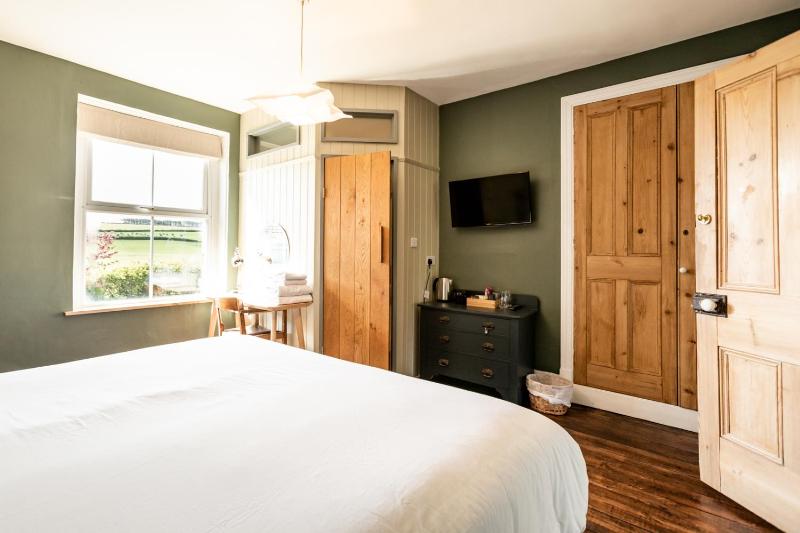 Deluxe Double or Twin Room with Garden View image 2