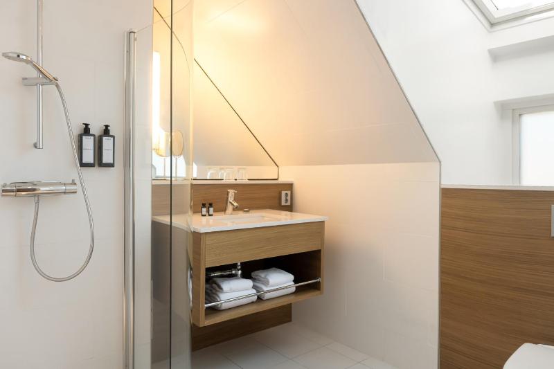 Standard Double Room image 2