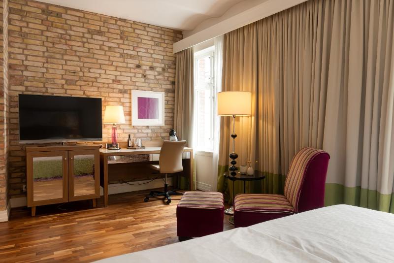 Deluxe Room image 3