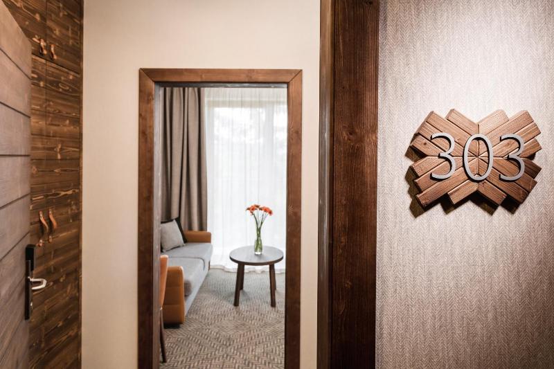Deluxe Double Room with Extra Bed image 2