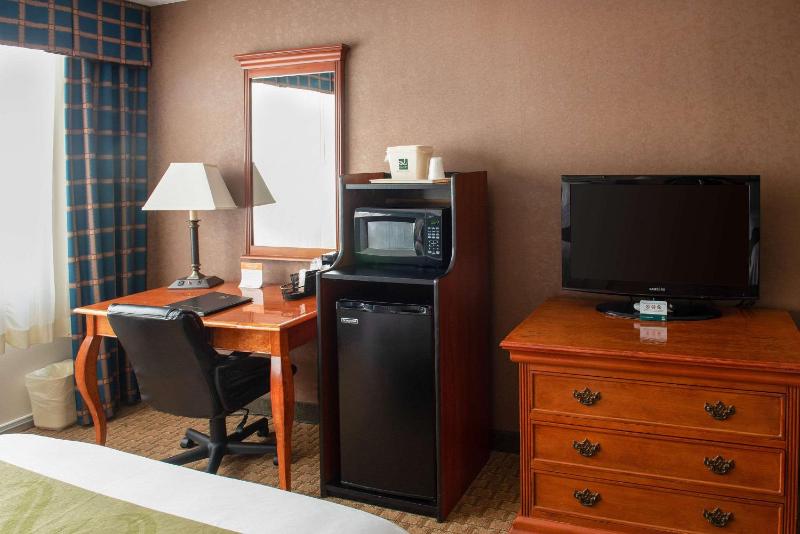 Double Room with Two Double Beds - Non-Smoking image 3