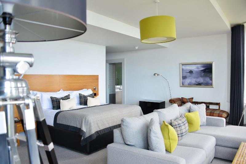 Suite with Sea View image 2