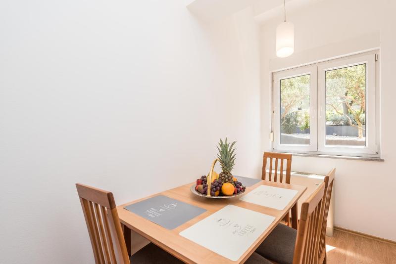 One-Bedroom Apartment image 3