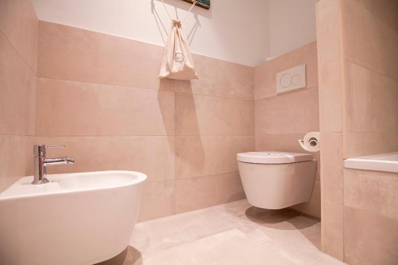 Double Room with Sea View image 3