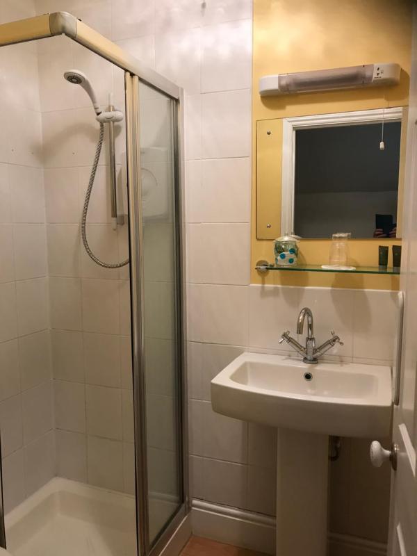Twin Room image 2