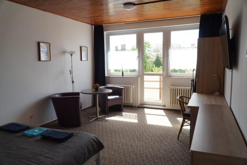 Double Room with Balcony image 4