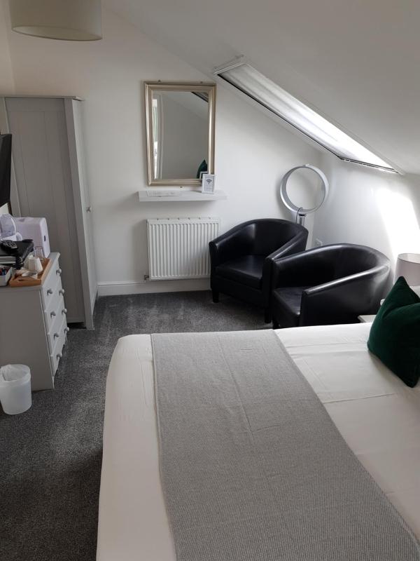 Double Room image 3