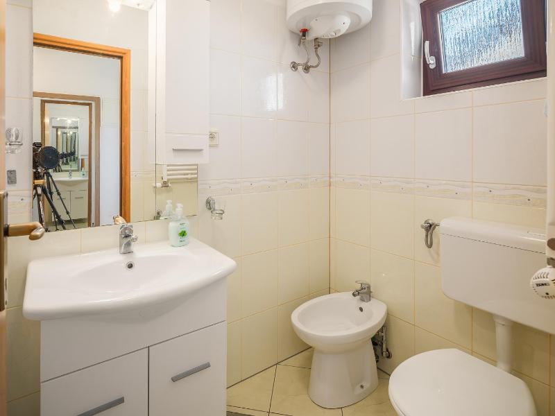 One-Bedroom Apartment image 3