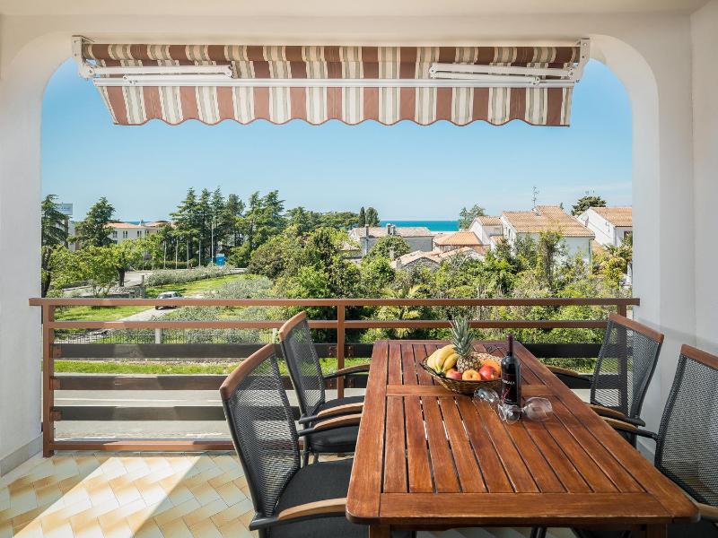 Three-Bedroom Apartment with Balcony image 2