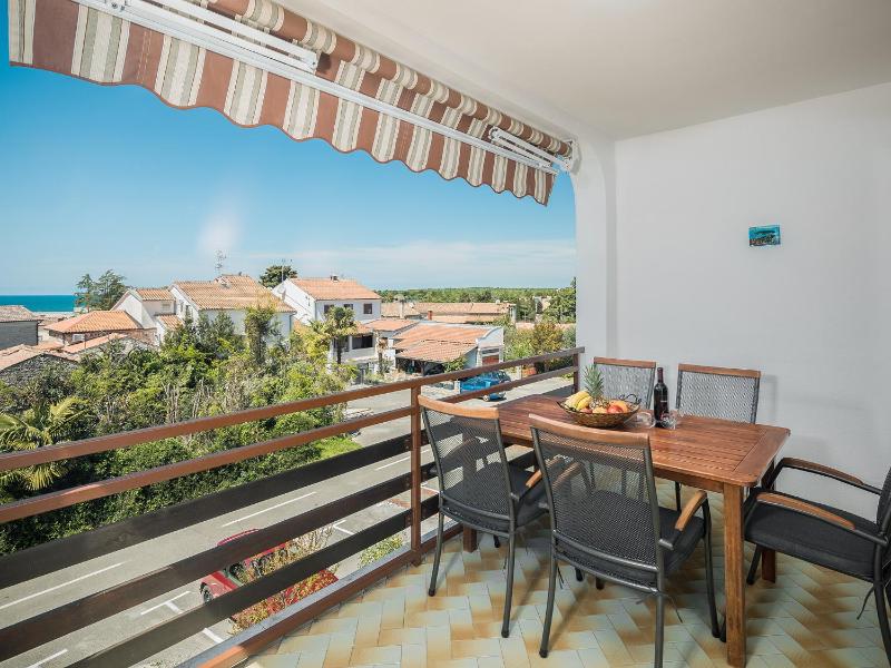 Three-Bedroom Apartment with Balcony image 3