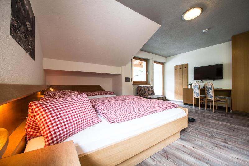 Superior Double Room image 3