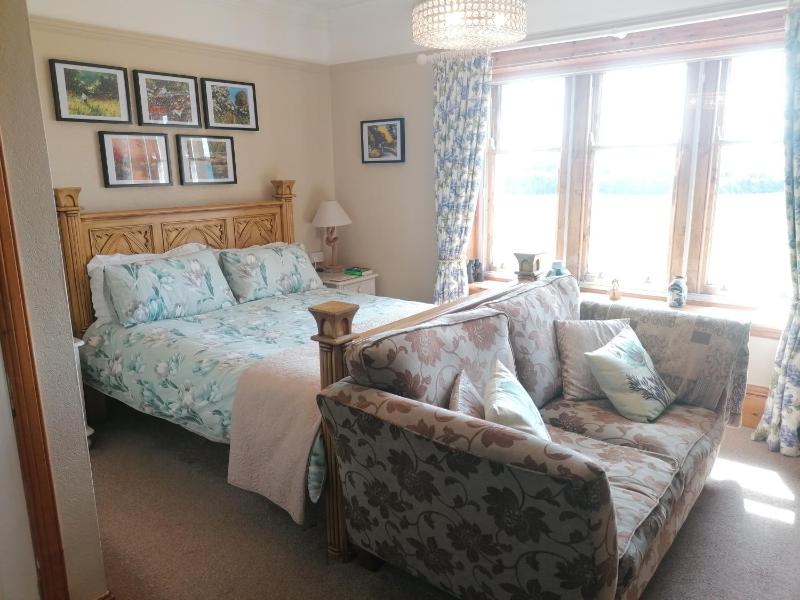 King Room with Garden View image 4