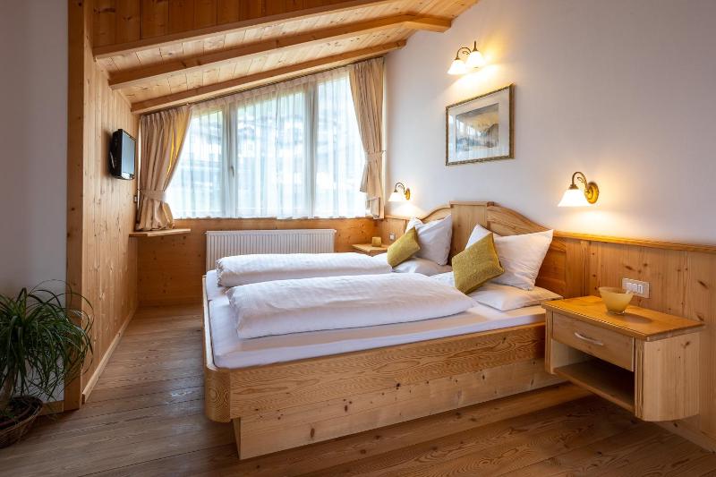 Two-Bedroom Apartment - Split Level image 4