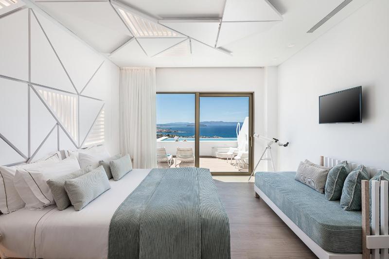 Executive Room with Sea View and Private Pool image 1