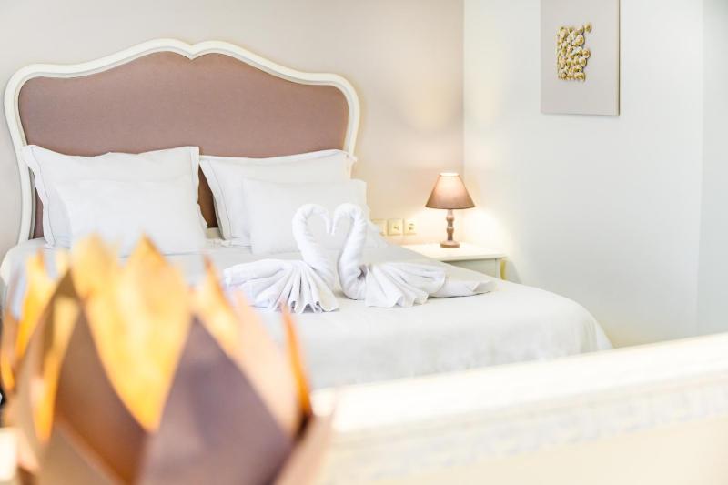 Deluxe Family Suite image 2