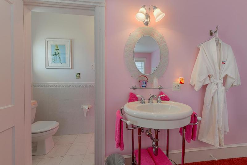 King Room with Spa Bath image 2