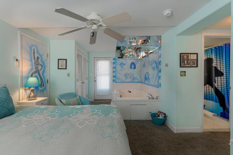 King Room with Spa Bath image 2