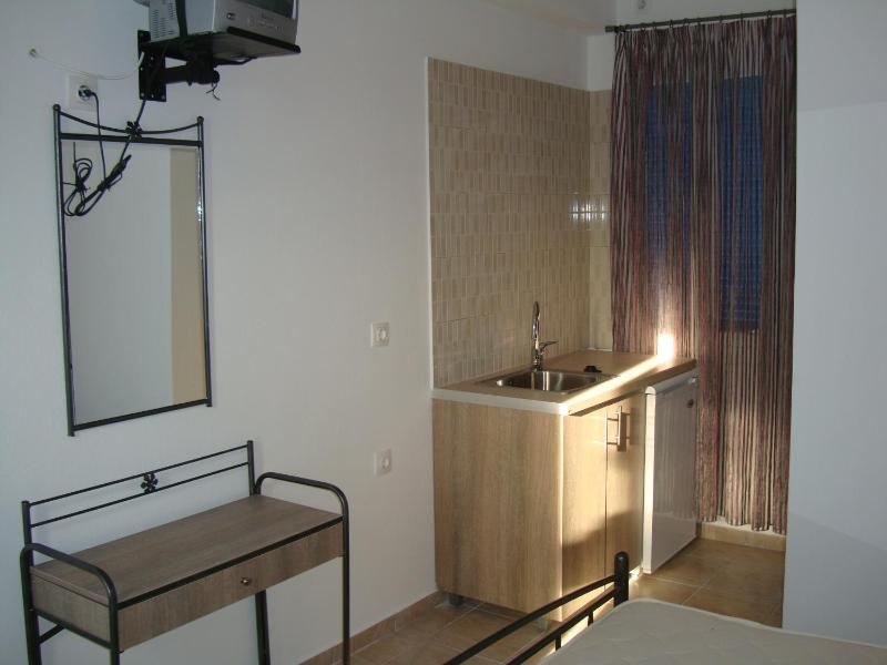 Studio (2 Adults) image 2