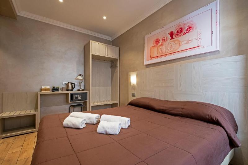 Double or Twin Room image 4