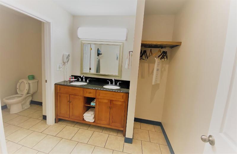 One-Bedroom King Suite - Non-Smoking image 4
