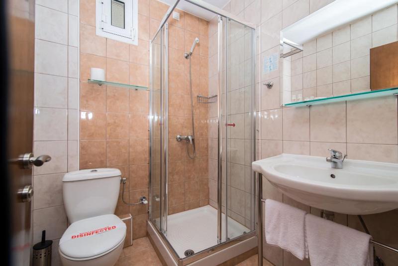 Triple Room with Garden View image 2
