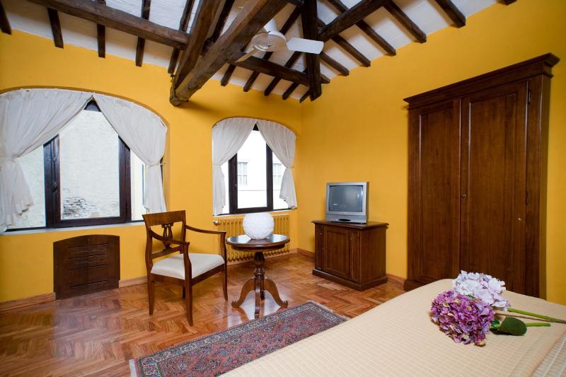 Classic Double or Twin Room image 3