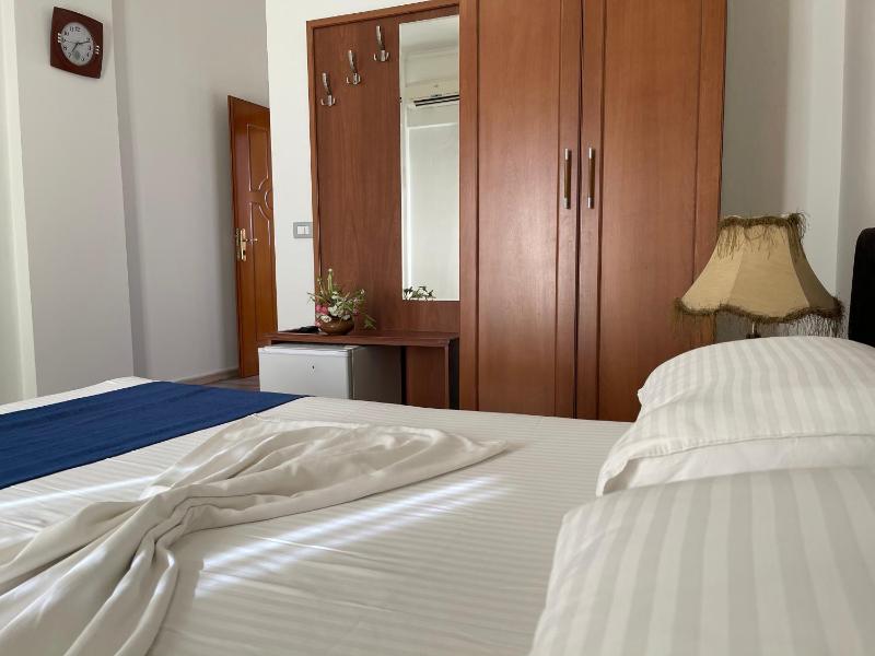 Triple Room with Balcony and Sea View image 4