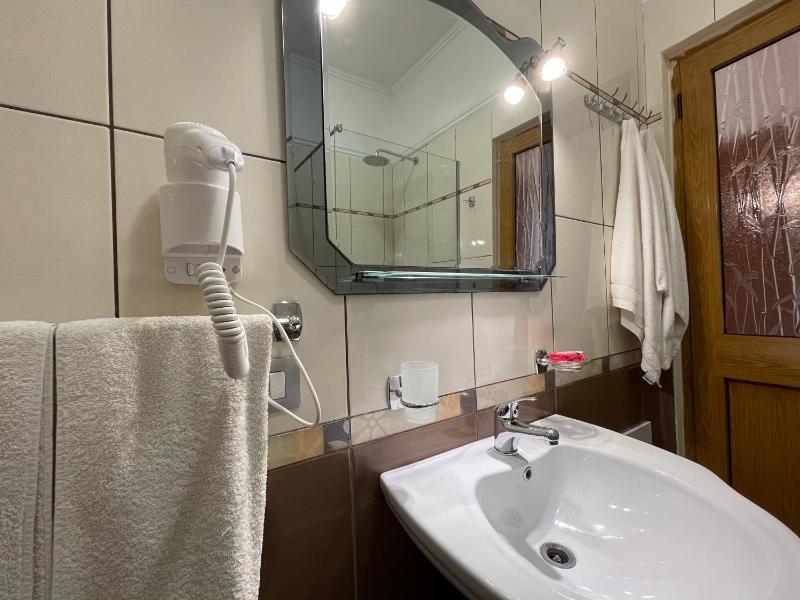 Triple Room with Balcony and Sea View image 3