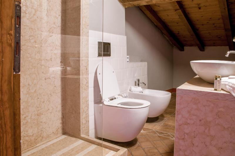 Apartment - Split Level image 4